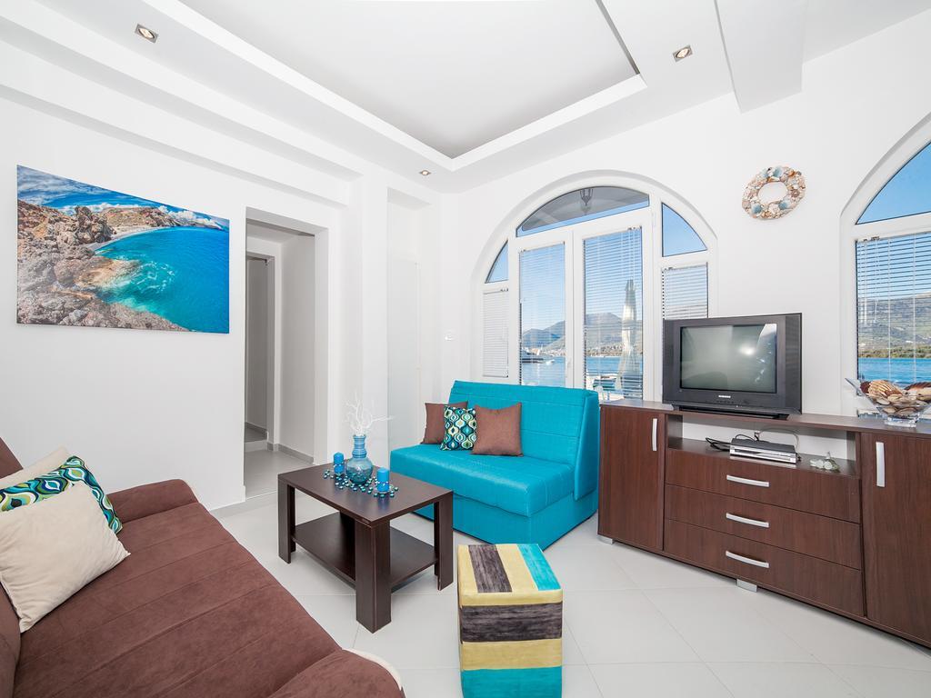 Apartments Elena Tivat Exterior photo