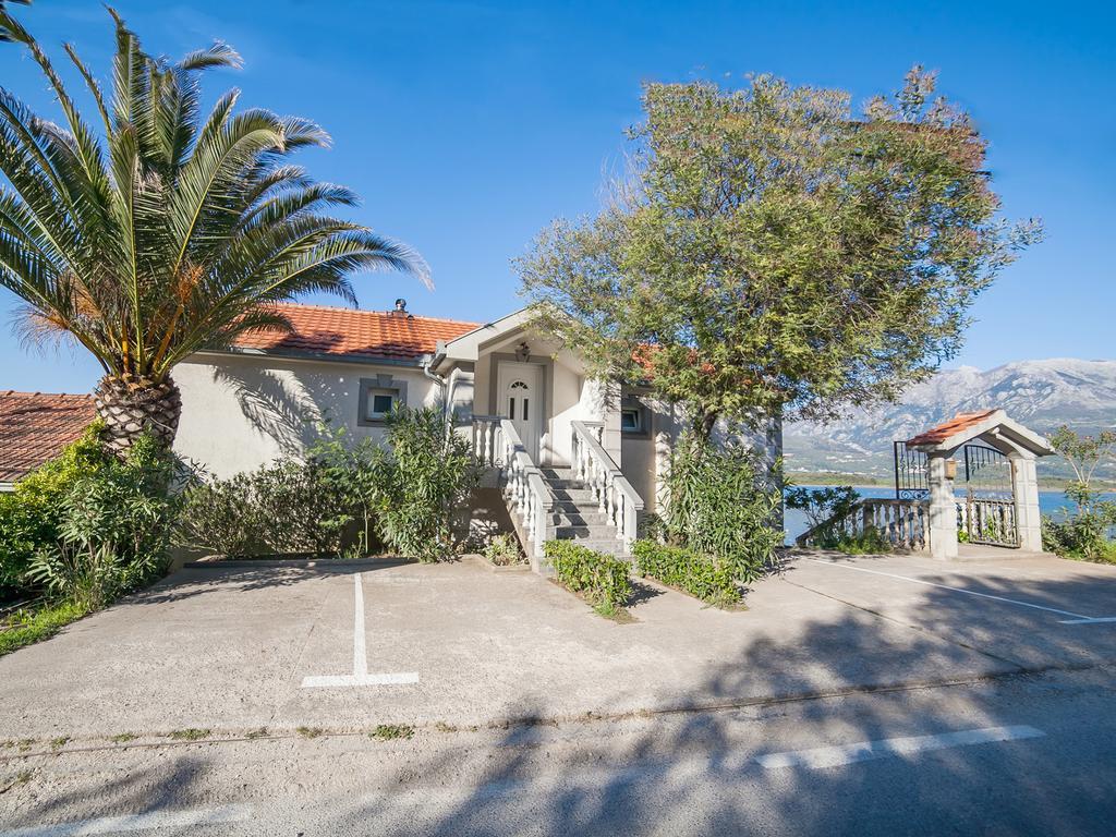 Apartments Elena Tivat Exterior photo