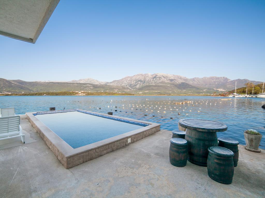 Apartments Elena Tivat Exterior photo