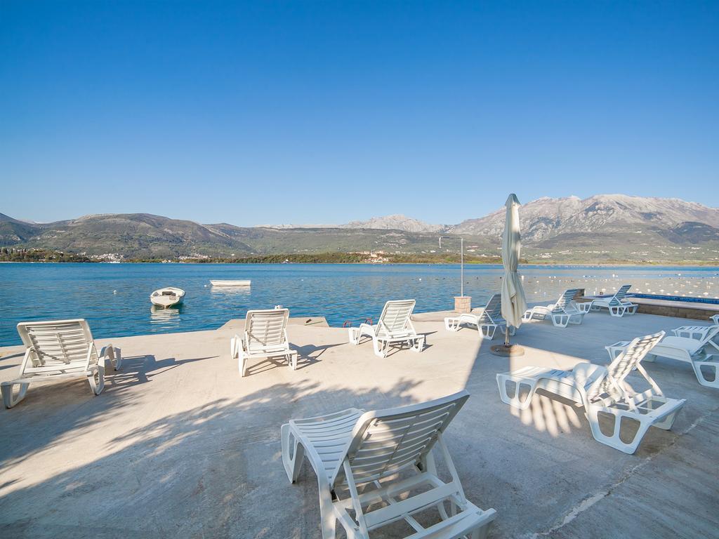 Apartments Elena Tivat Exterior photo