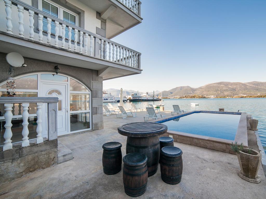 Apartments Elena Tivat Exterior photo